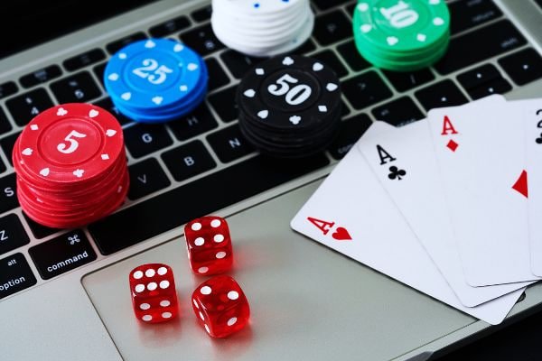 Người dùng Việt Nam khám phá slot nổ hũ jackpot trên điện thoại di động tại cl79